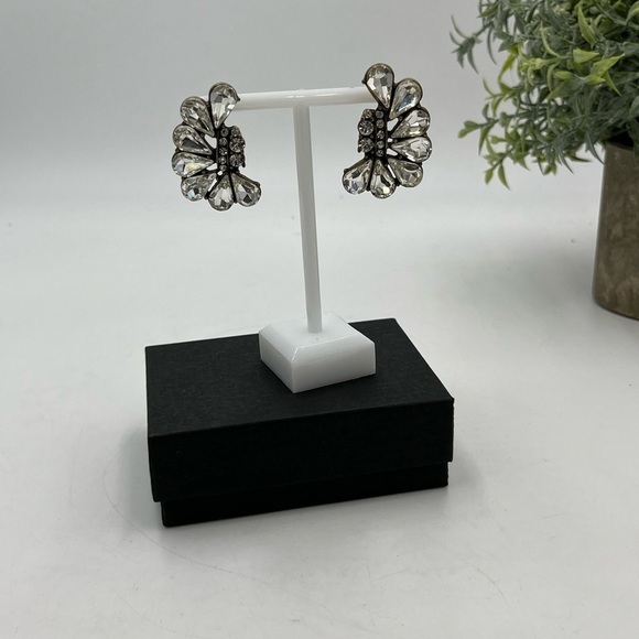 Whispering Butterfly Rhinestone Earrings Delphine sparkling - Picture 8 of 11